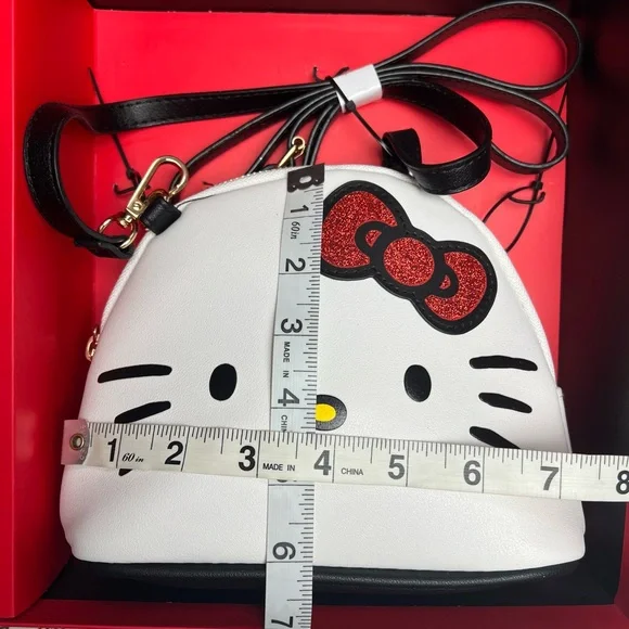 Hello Kitty 3 pieces gift set crossbody bags with 2 bag charms with Original Box - Picture 2 of 8
